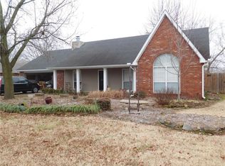 1300 N Cardinal Dr, Rogers, AR 72756