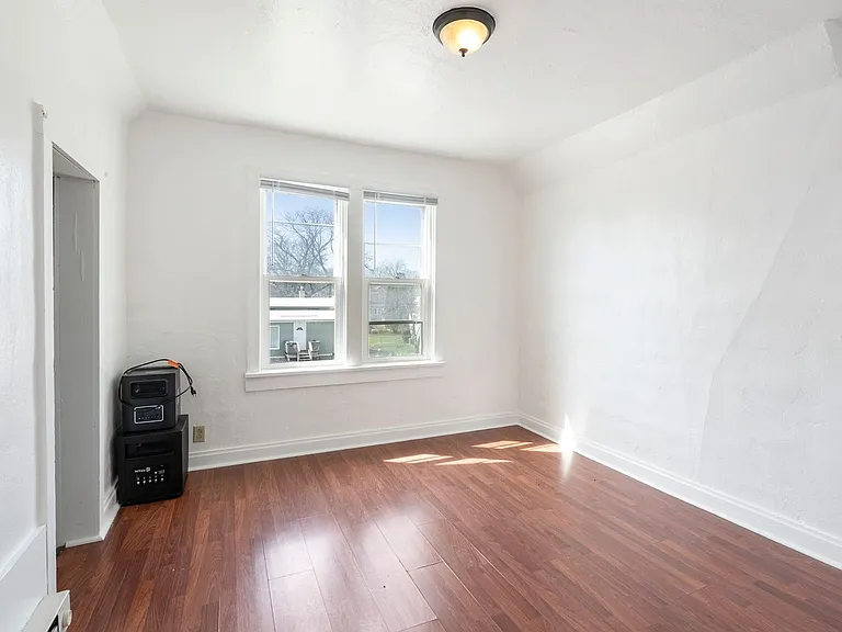 1918 Olive St — Photo 12
