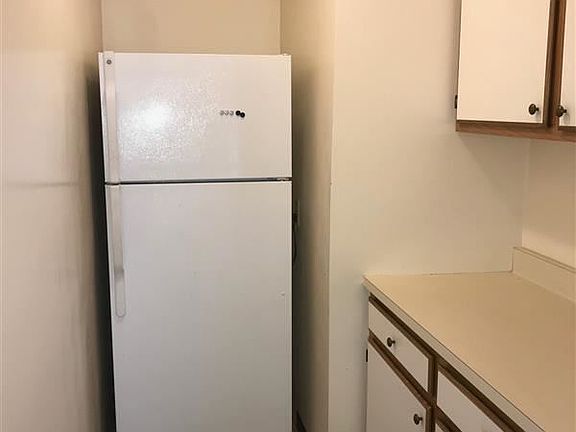 232443