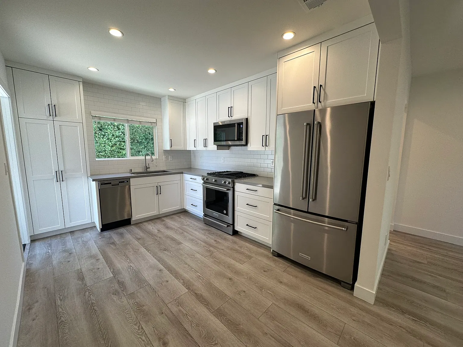 2 bed, $3,300 — Photo 4