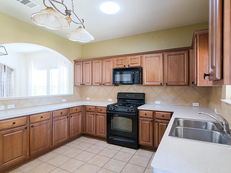 10312 Lone Pine Ln — Photo 8