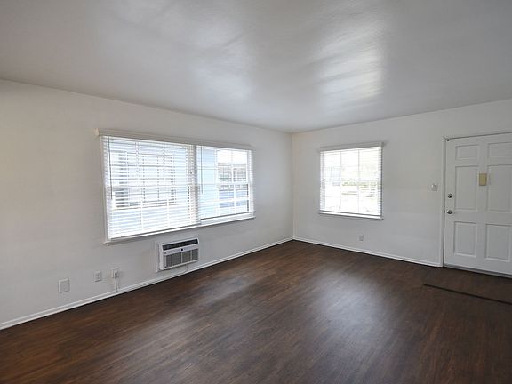 2nd image of 12807-13 Burbank Blvd #12813-6