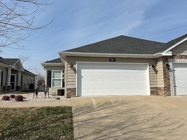 1st image of 811 Blossom Ct