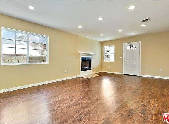 3rd image of 1278 W Congress St