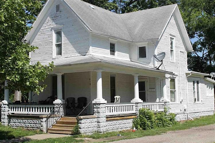1st image of 818 W Blaine Ave
