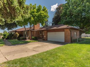 8666 N Beech Daly Rd, Dearborn Heights, MI 48127