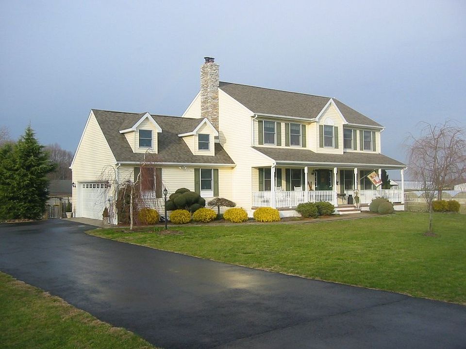 Sunroom 16x32 Inground pool 21x40 Finished Basement 