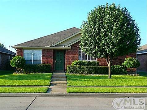 2nd image of 2805 Lakefield Dr