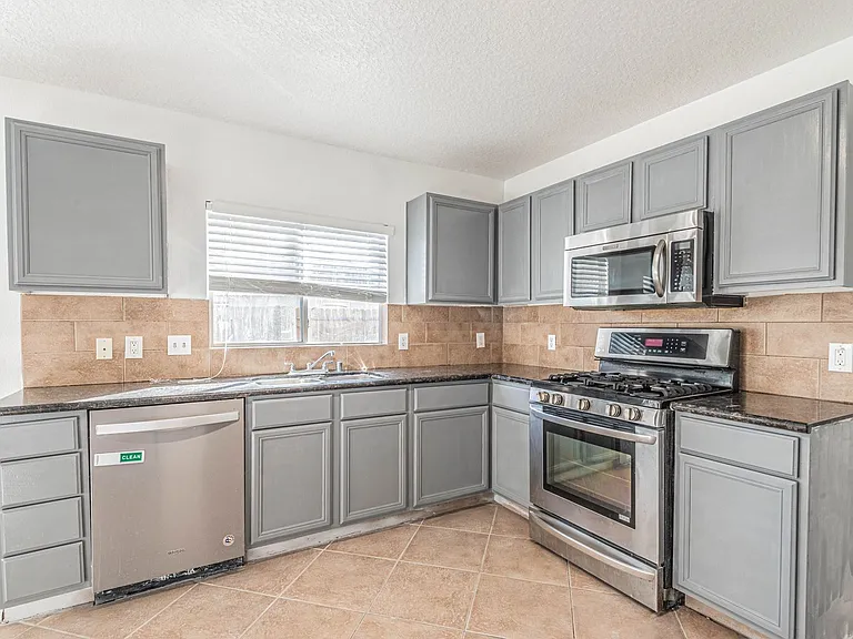 19507 Narcissus Brook Ln — Photo 6