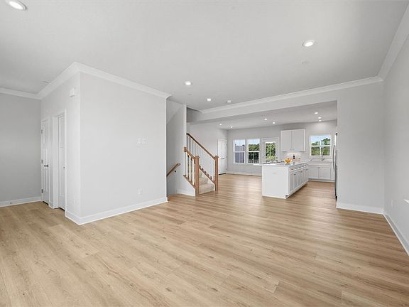 5th image of 452 Nolan Cir
