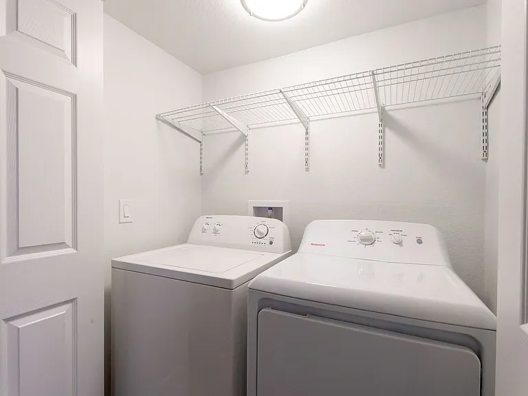 5158 S Jones Blvd #203 — Photo 5