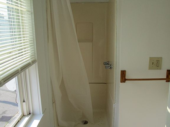 5th image of 38 Vine St #B