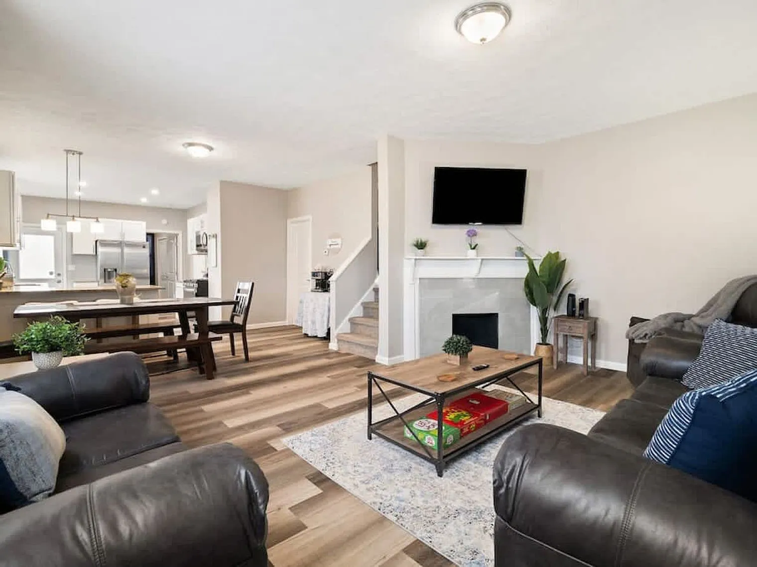 4 bed, 2.0 bath, 10763 sqft, $3,346 — Photo 4