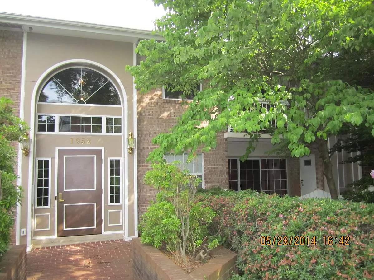 1952 Kennedy Drive — Photo 1