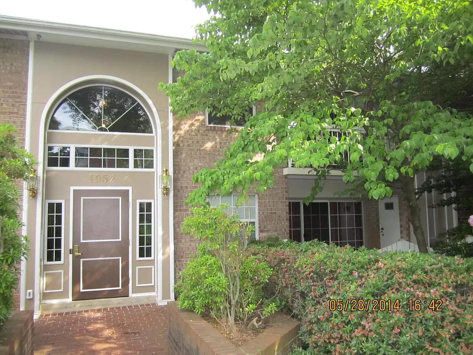 1952 Kennedy Dr #204