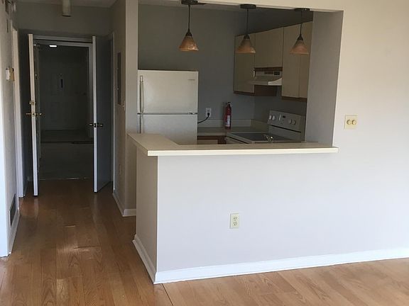 3rd image of 1600 Park Cir APT 1109