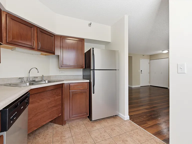 Evanston Place — Photo 34