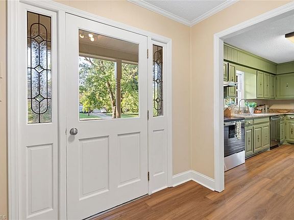 3rd image of 1921 Henry Rd