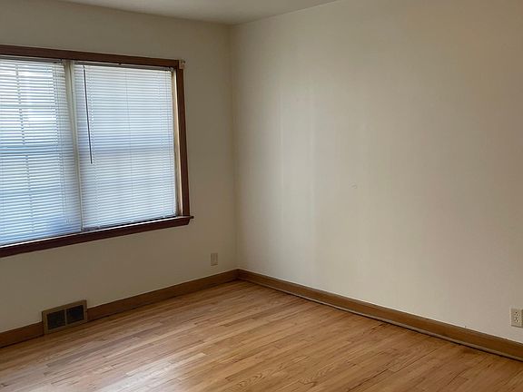 4th image of 3016 W Sheridan Ave #2
