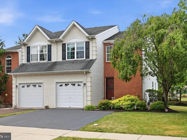 264 Hampshire Dr, Sellersville, PA 18960