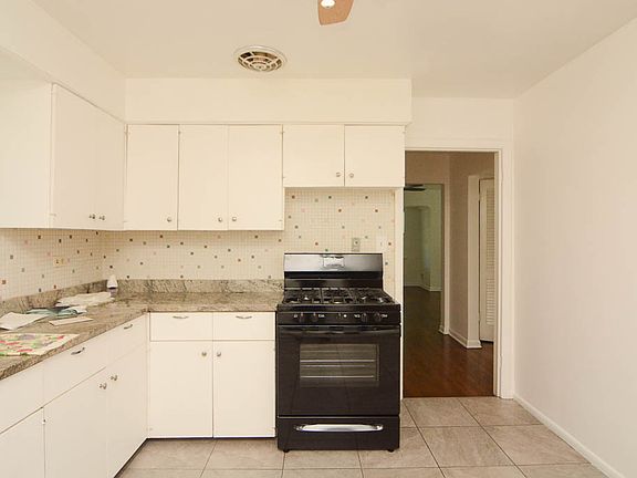 4th image of 3858 N Sawyer Ave #2
