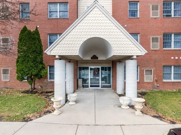 20 Heaths Ct APT 403, Lynn, MA 01905
