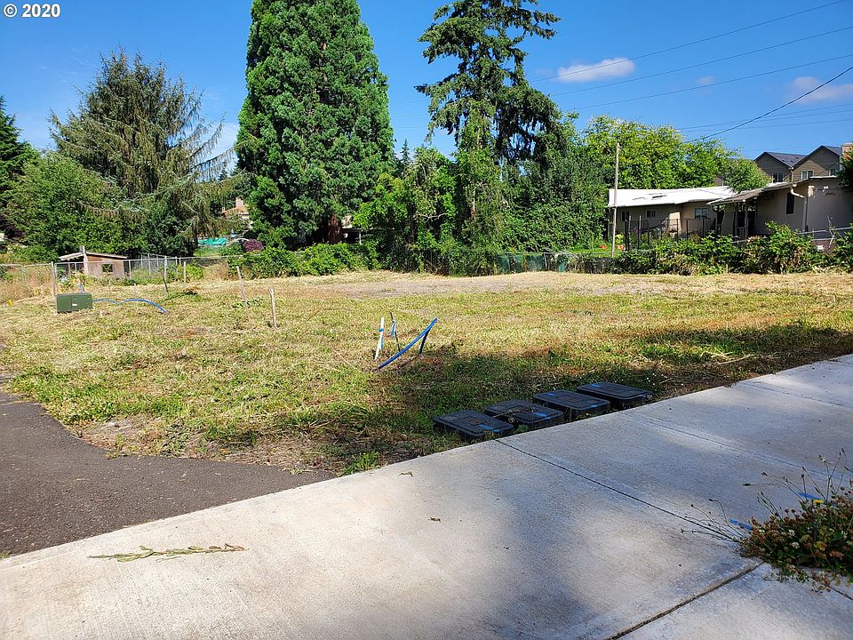 2nd image of 5704 NE 72nd Ave