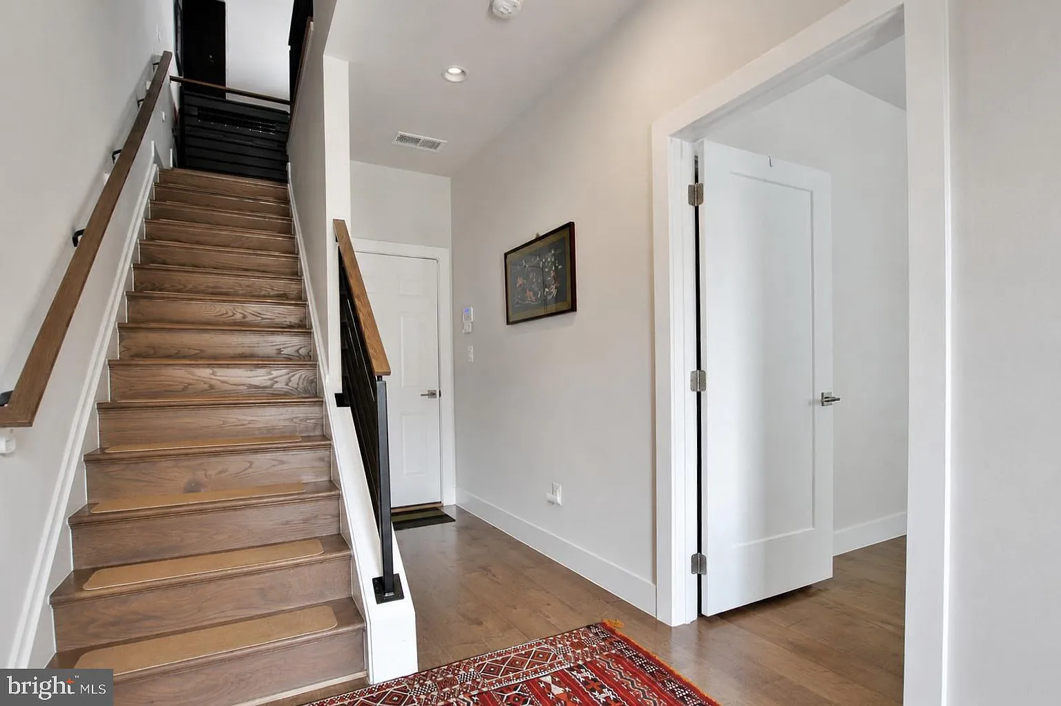 4 bed, 4.5 bath, 2908 sqft, $5,400 — Photo 2
