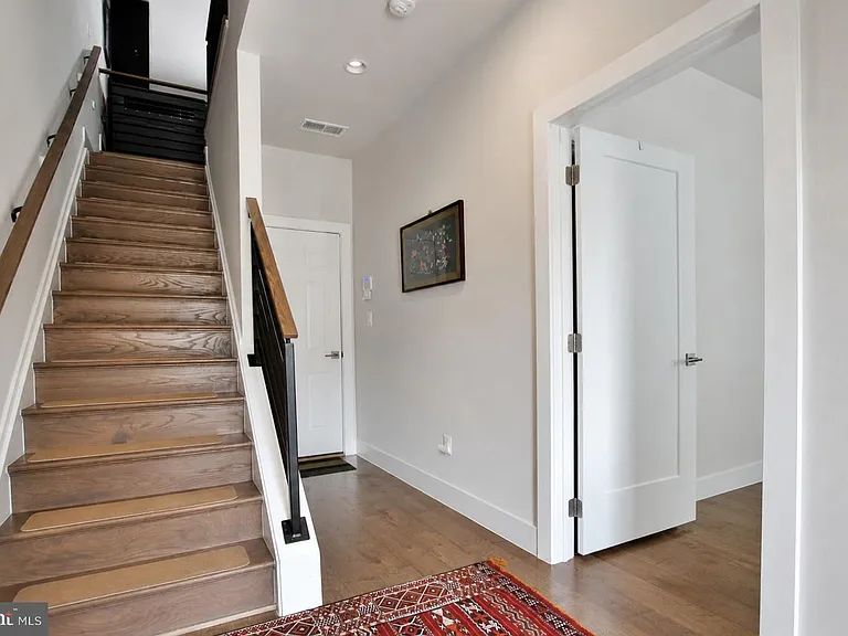 2815 Eisenhower Ave — Photo 2