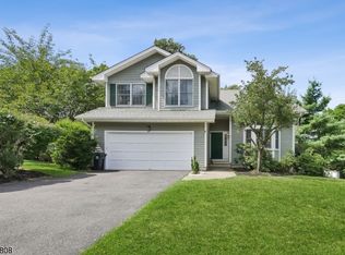 61 Autumn Ridge Rd, Bedminster, NJ 07921