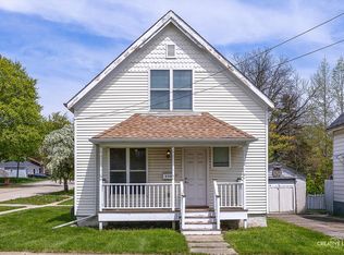 234 1st St, Woodstock, IL 60098