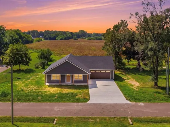 301 N Pennsylvania Ave, East Lynne, MO 64743
