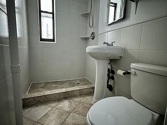 5th image of 545 Edgecombe Ave APT 2D