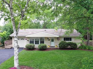 819 Skyline Dr, Barrington, IL 60010