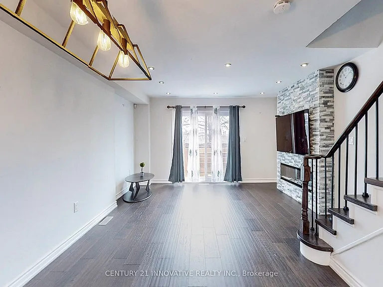 1635 Pickering Pkwy #18 — Photo 3