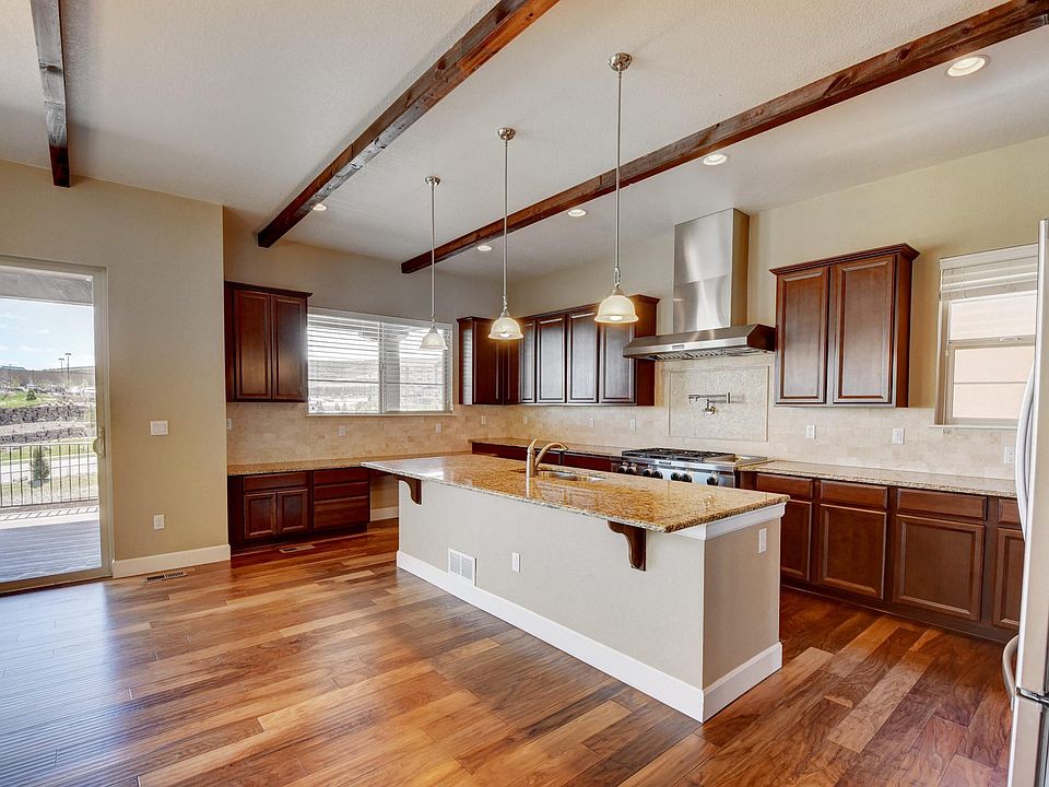 LARGE OPEN KITCHEN
