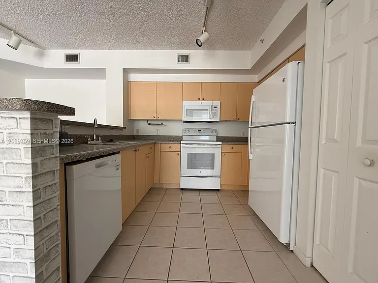 8050 N Nob Hill Rd #105 — Photo 3