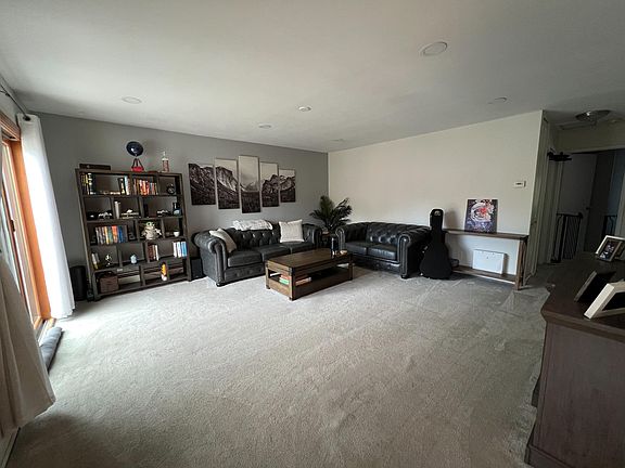 5th image of 77 Richmond Blvd Unit 3B