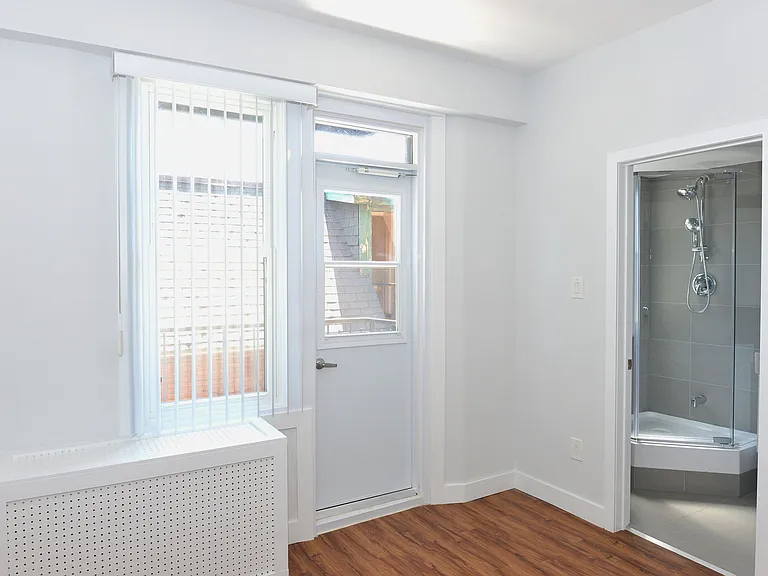 160 Huron St — Photo 14