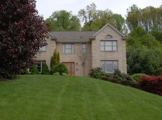 210 Rolling Hills Dr, Wexford, PA
