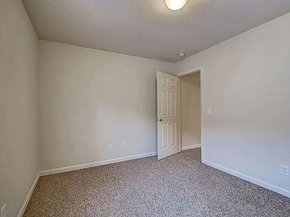 3rd image of 2306 E Lakeview Dr
