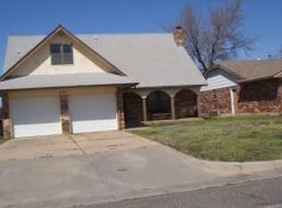 641 SW 7th St, Moore, OK 73160