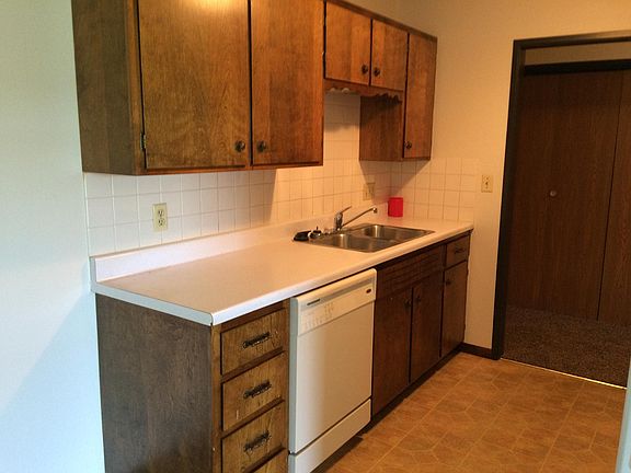 2nd image of 517 6th St E APT 9