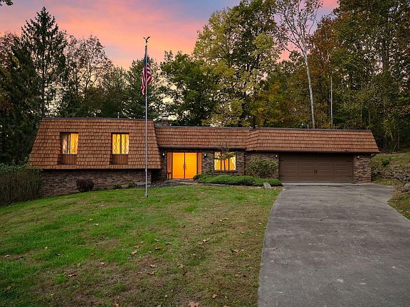 3rd image of 5220 Hampton Ct