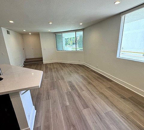 4th image of 2218 N Beachwood Dr APT 205
