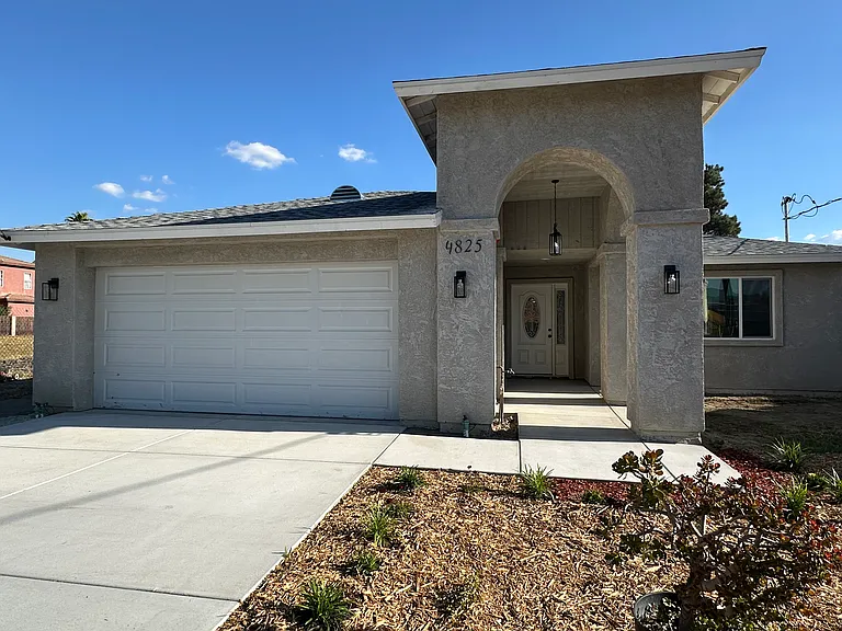 4825 Lincoln Ave — Photo 1