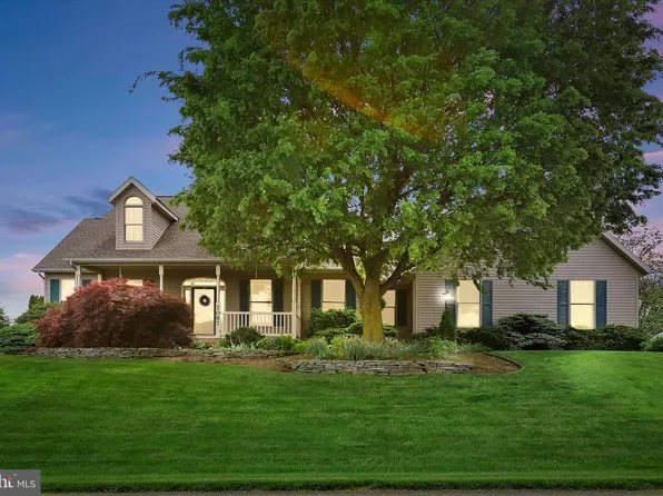 7087 Fairway Dr S, Fayetteville, PA 17222