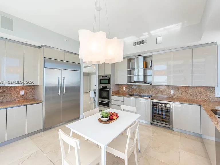 50 S Pointe Dr #3302 — Photo 13
