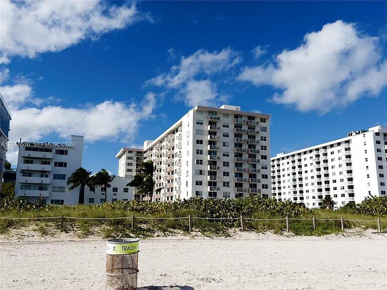 345 Ocean Dr #305 — Photo 2