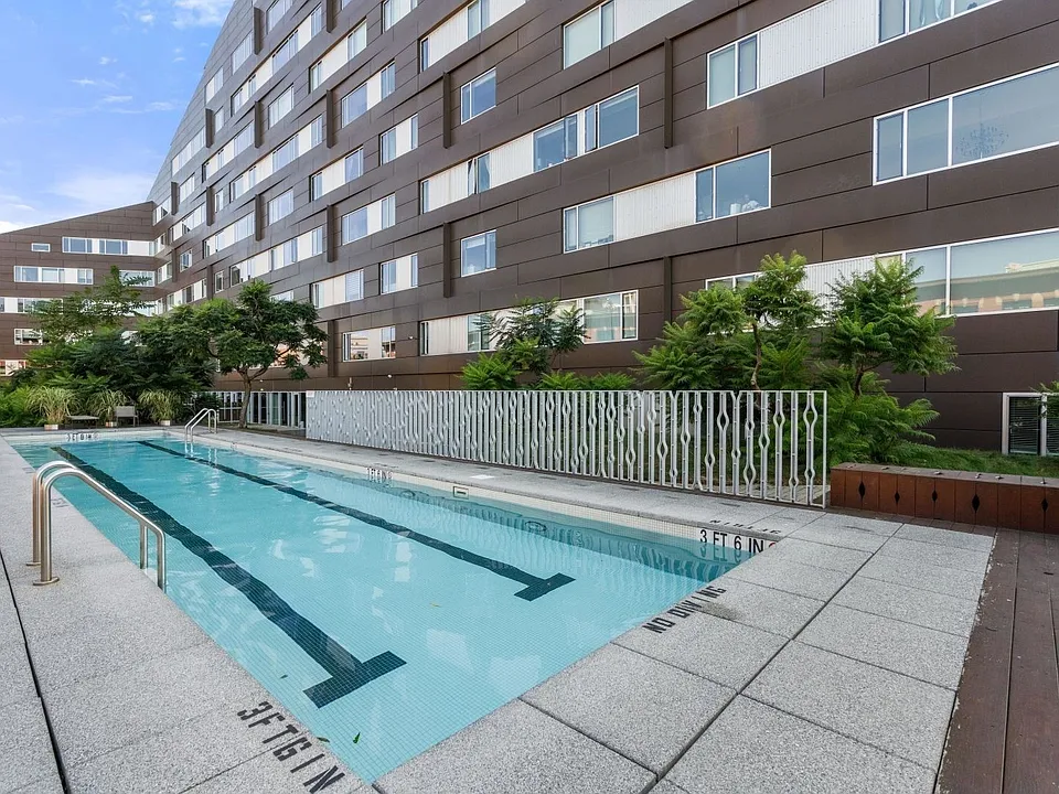 9 W Broadway #402
